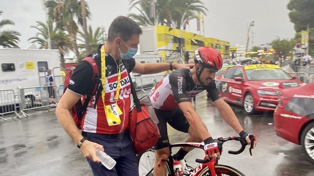 Befindet sich nach seinem Tour-Aus auf dem Wege der Besserung: John Degenkolb (r).