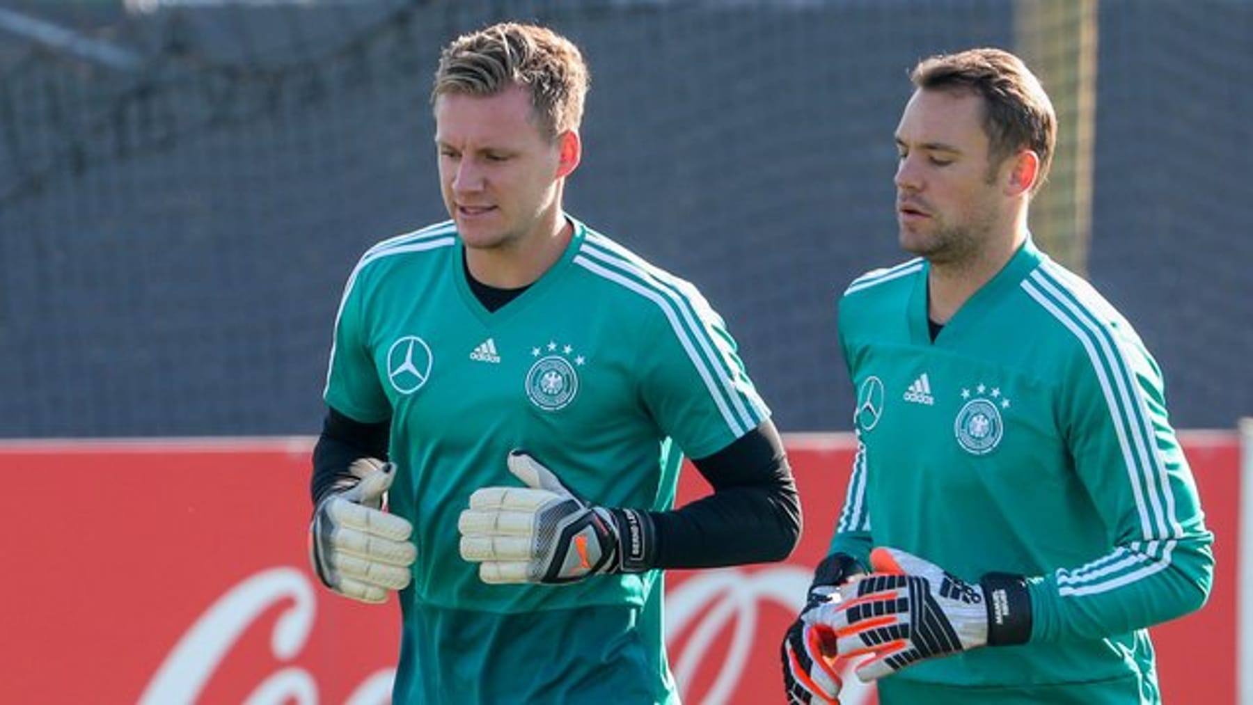 DFBKeeper Leno lobt Neuer "Mit Abstand der beste Torwart der Welt"