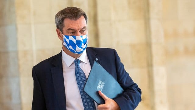 Sieht die Teilzulassung von Zuschauern zu Fußballspielen kritisch: Bayerns Ministerpräsident Markus Söder. Sieht die Teilzulassung von Zuschauern zu Fußballspielen kritisch: Bayerns Ministerpräsident Markus Söder.