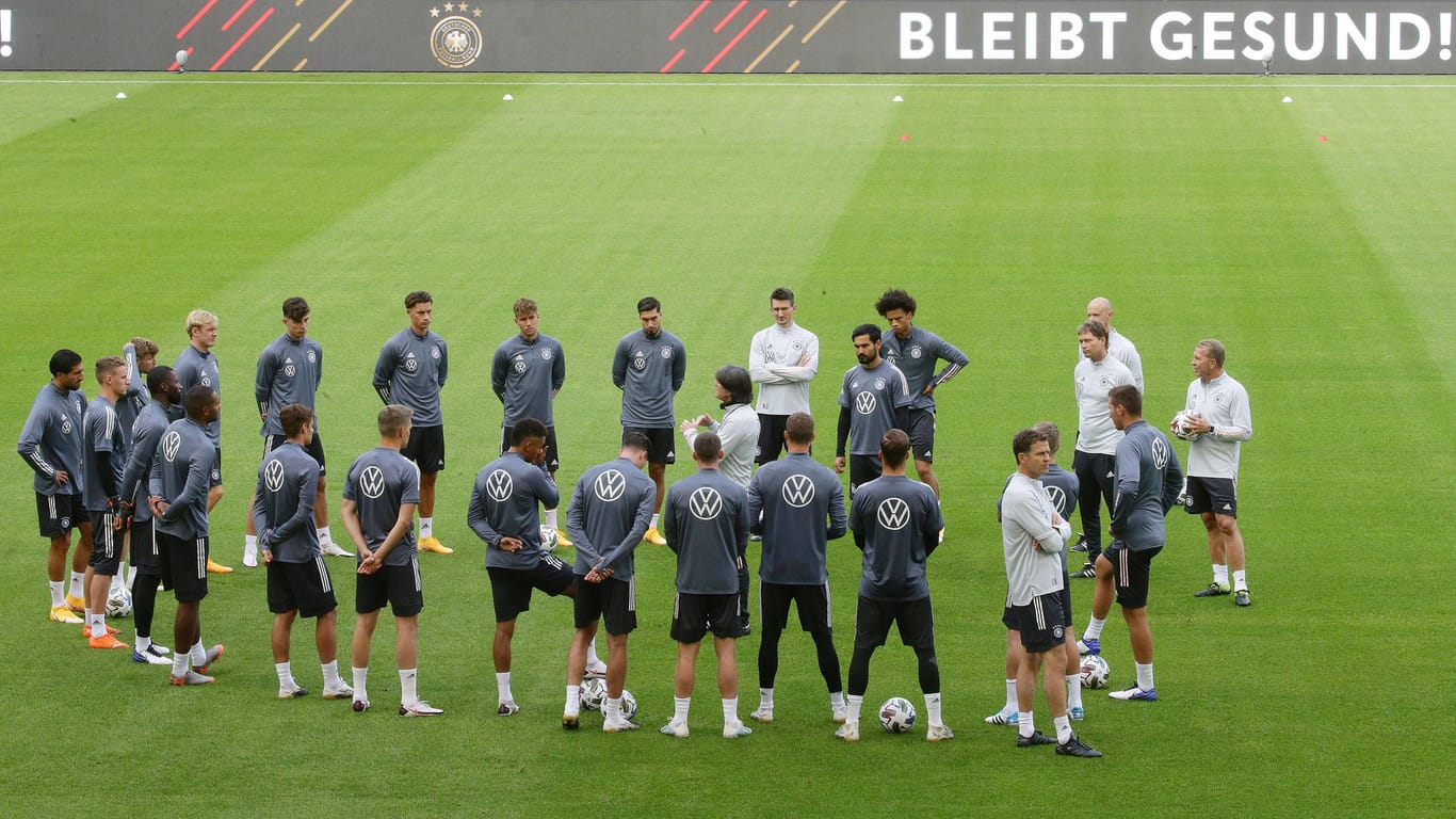 Training in der Mercedes Benz Arena in Stuttgart