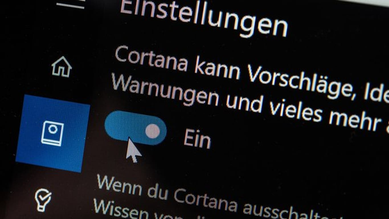 Ein Screenshot aus den Einstellungen von Windows 10: Unter Windows 10 läuft Sprachassistentin Cortana im Hintergrund mit.