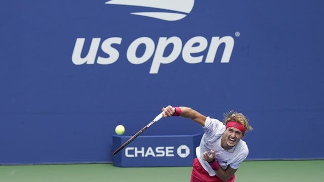 Alexander Zverev beim Aufschlag.