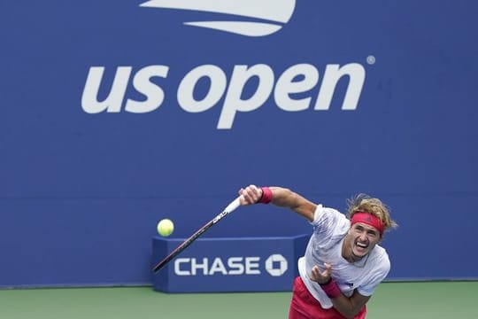 Alexander Zverev beim Aufschlag.