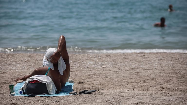 Hitzewelle auf Zypern: Ärzte raten den Menschen unter anderem dazu, viel Wasser zu sich zu nehmen.