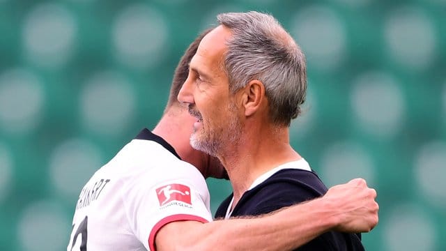 Adi Hütter bleibt bis 2023 Trainer von Eintracht Frankfurt. Adi Hütter bleibt bis 2023 Trainer von Eintracht Frankfurt.