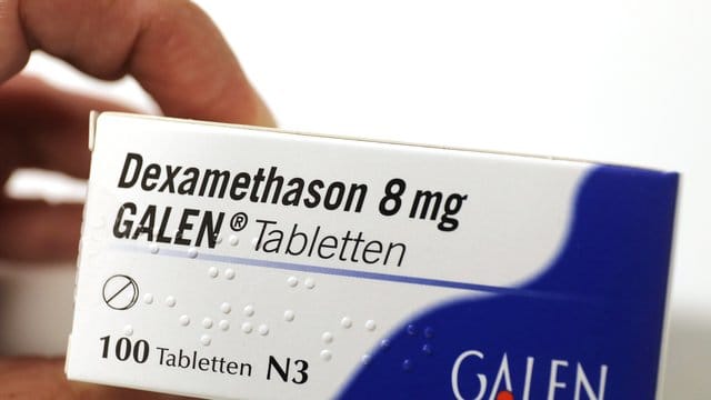 Ein Wirkstoff aus der Gruppe der Kortikosteroide ist Dexamethason.