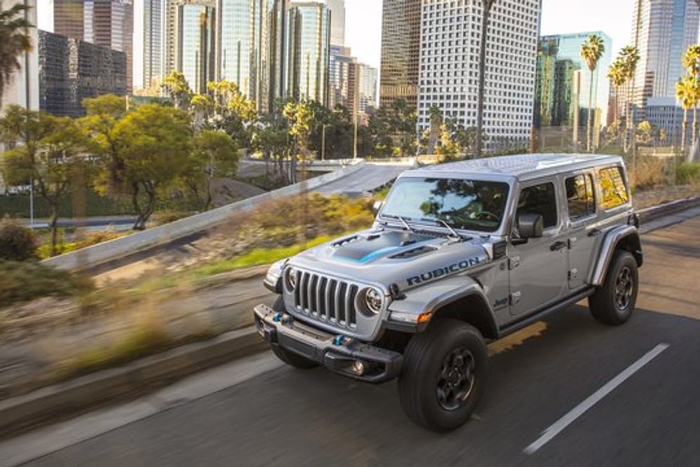 Mit elektrischer Unterstützung: Jeep hat seinen Wrangler für 2021 auch als Plug-in-Hybrid mit Stecker angekündigt.