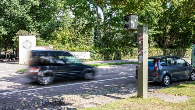 Aktuell streiten die Länder über einen Formfehler in der neuen Straßenverkehrsordnung, es geht vor allem um härtere Strafen für Raser.