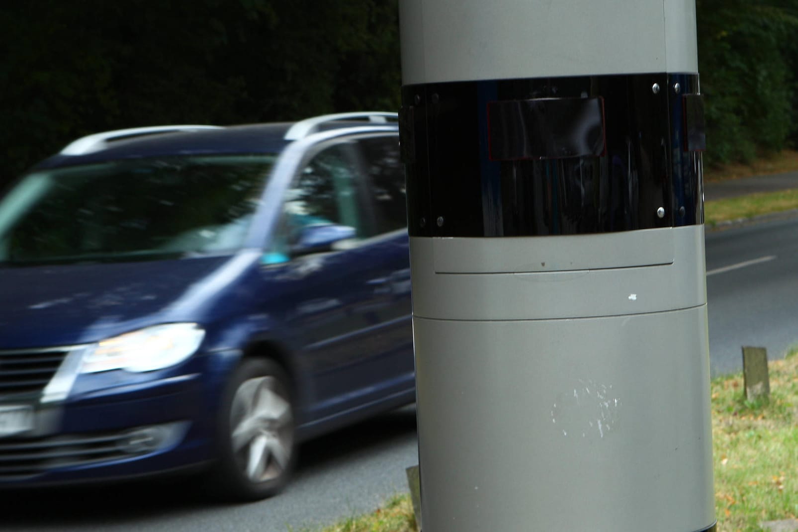 Radarkontrolle: Aktuell streiten die Länder über einen Formfehler in der neuen Straßenverkehrsordnung, es geht vor allem um härtere Strafen für Raser. Nun tauchen neue Bedenken auf – zu früheren Verordnungen.