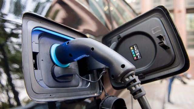 Die Neuzulassungen bei Elektrofahrzeugen liegen weiter auf Rekordniveau. Die Neuzulassungen bei Elektrofahrzeugen liegen weiter auf Rekordniveau.