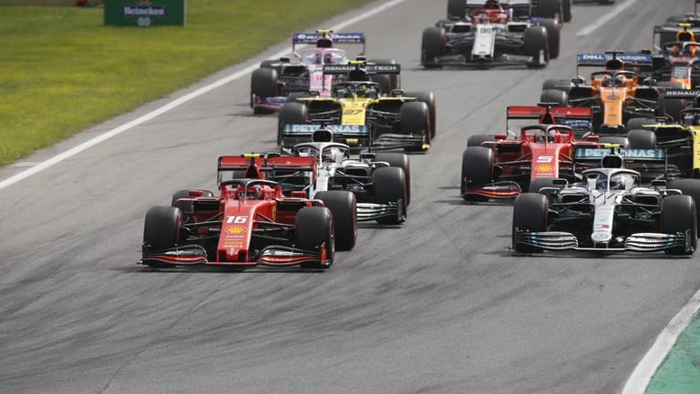 Szene vom Start 2019: In diesem Jahr wird Ferrari beim Heimrennen voraussichtlich nicht so weit vorne stehen.