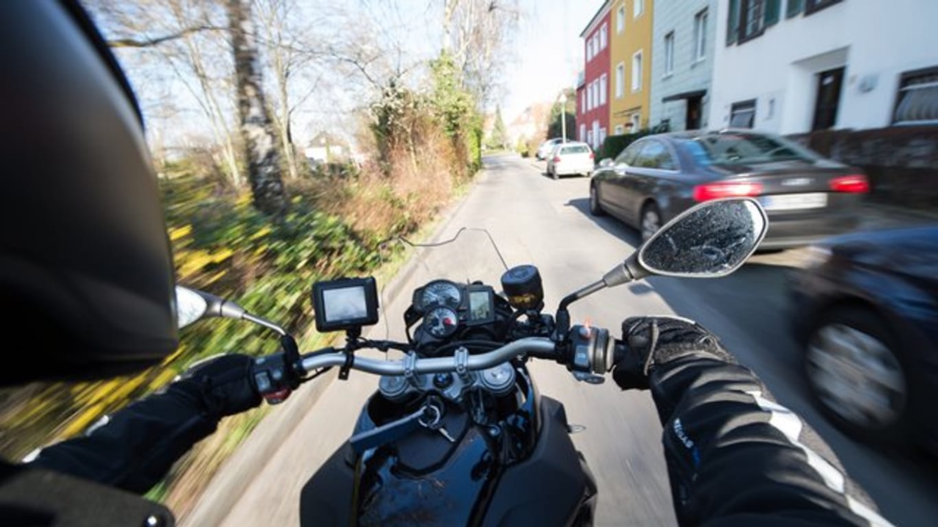 Motorrad: Fast die Hälfte der Deutschen stört sich am Motorradlärm.