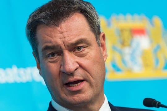 Bayerns Ministerpräsident Markus Söder bleibt in der Frage nach der Rückkehr der Fans in die Stadien skeptisch.