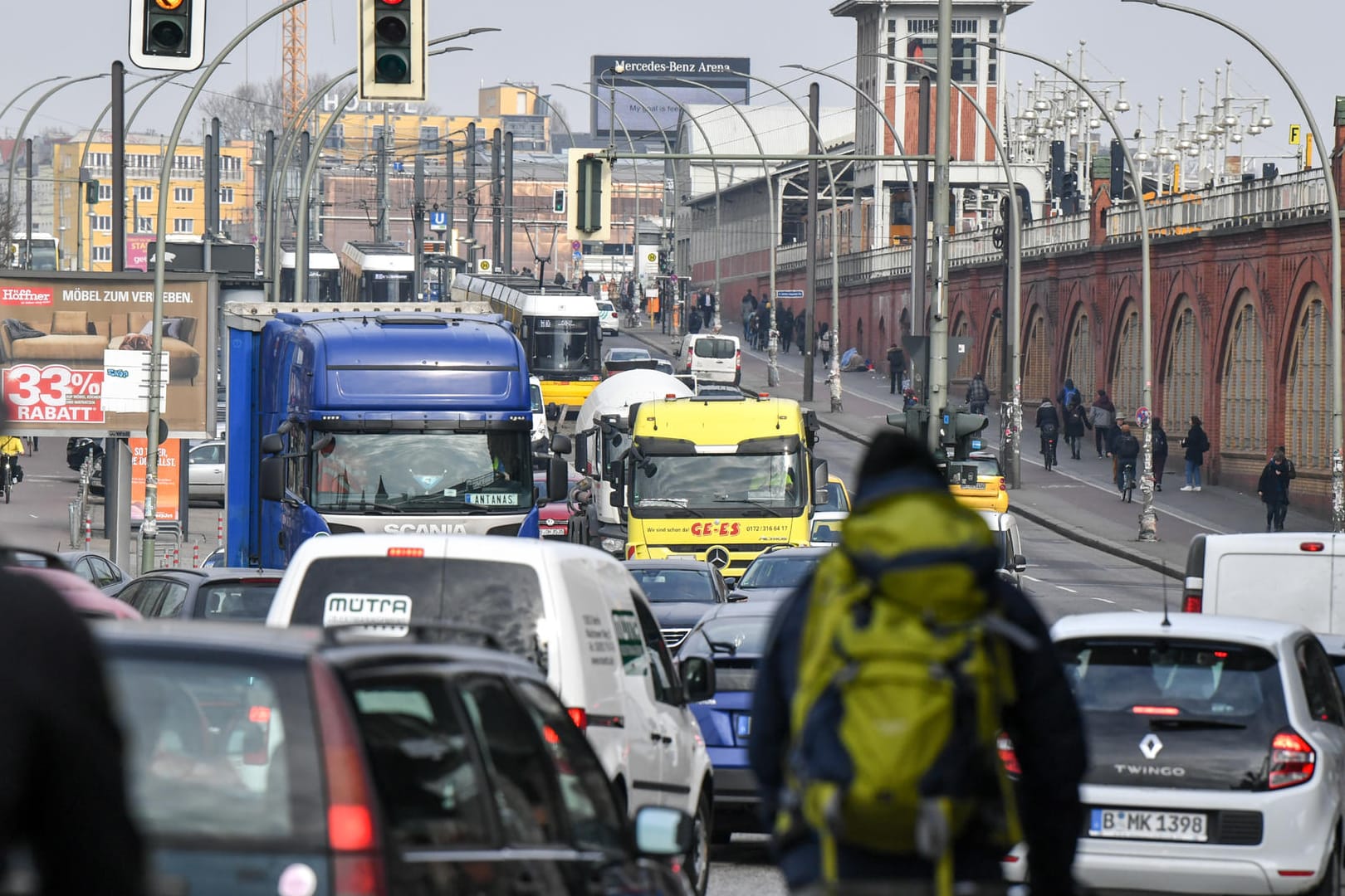 Verkehr: Wegen Sicherheitsmängeln werden Pkw oft zurück in die Werkstatt gerufen.