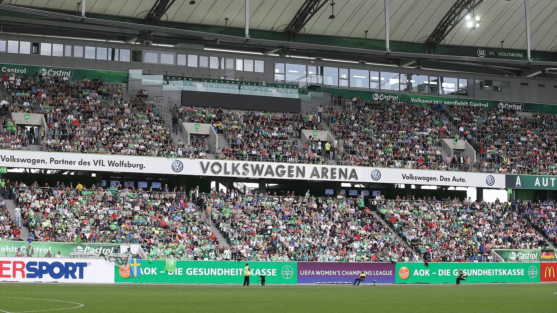 Die voll besetzte Volkswagen Arena: Auf Anregung der Stadt Wolfsburg hat der niedersächsische Städtetag eine einheitliche Regelung für Besucherzahlen bei Sportveranstaltungen gefunden.