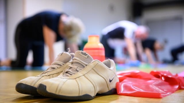 Kardiologen empfehlen Herzpatienten, mindestens 150 Minuten in der Woche zu trainieren. Kardiologen empfehlen Herzpatienten, mindestens 150 Minuten in der Woche zu trainieren.