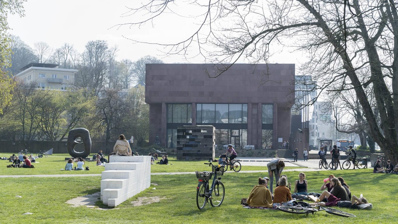 Blick auf den Kunsthallenpark in Bielefeld: Dort soll es zu einem Überfall gekommen sein.
