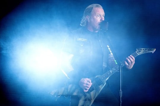 James Hetfield, Frontsänger der US-Metal-Band Metallica, im Rampenlicht.