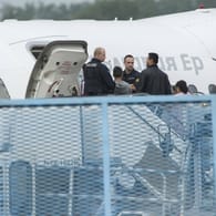 Ein Flugzeug mit abgeschobenen Flüchtlingen (Symbolbild): Der Seeheimer Kreis in der SPD spricht sich für konsequentere Strafen für kriminelle Zuwanderer aus.