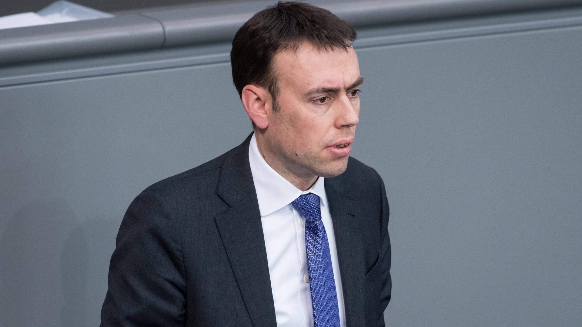Nils Schmid im Bundestag: Der Politiker ist außenpolitischer Sprecher der SPD-Bundestagsfraktion. Er sitzt als Abgeordneter für den Wahlkreis Nürtingen in Baden-Württemberg im Parlament.