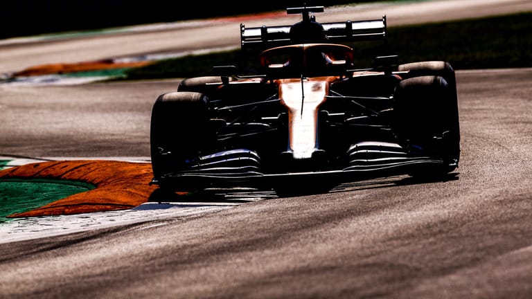 Zu Gast in Italien: Am Wochenende gastiert die Formel 1 im Monza (hier Carlos Sainz im McLaren). Zuvor wurden zwei Corona-Fälle gemeldet.