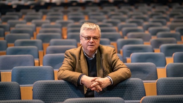 Bernd Loebe, Intendant der Oper Frankfurt, wünscht sich von der Bundesregierung mehr Risikobereitschaft. Bernd Loebe, Intendant der Oper Frankfurt, wünscht sich von der Bundesregierung mehr Risikobereitschaft.