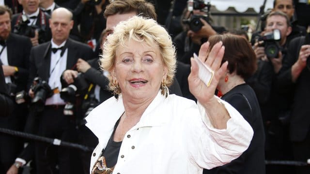 Die belgische Sängerin Annie Cordy ist im Alter von 92 Jahren gestorben. Die belgische Sängerin Annie Cordy ist im Alter von 92 Jahren gestorben.