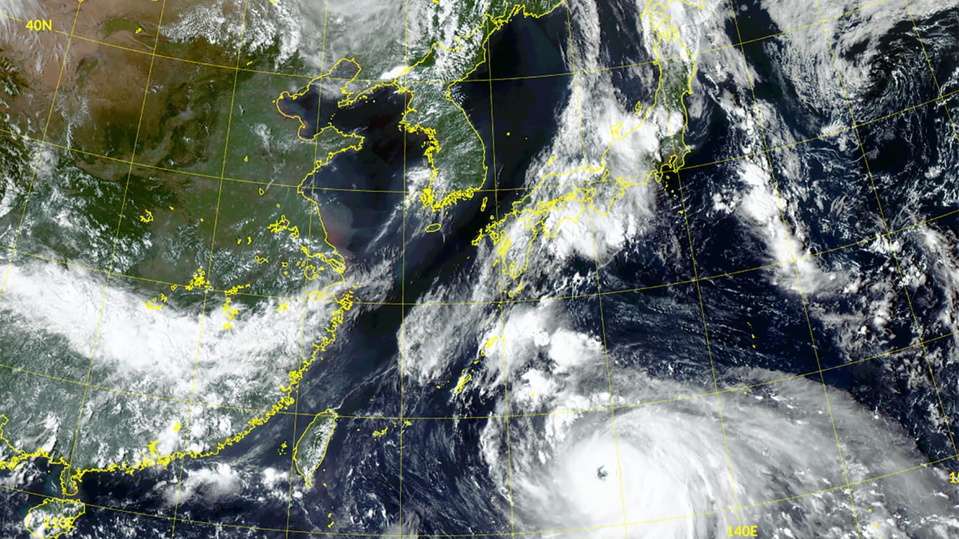 Satellitenaufnahme des Taifuns: "Haishen" zieht auf eine japanische Urlaubsregion zu. Dann wird der Wirbelsturm auf Südkorea treffen.