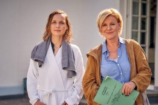 Klara Sonntag (Mariele Millowitsch, r) spielt in "Frau Sonntag bewährt sich" eine Bewährungshelferin.