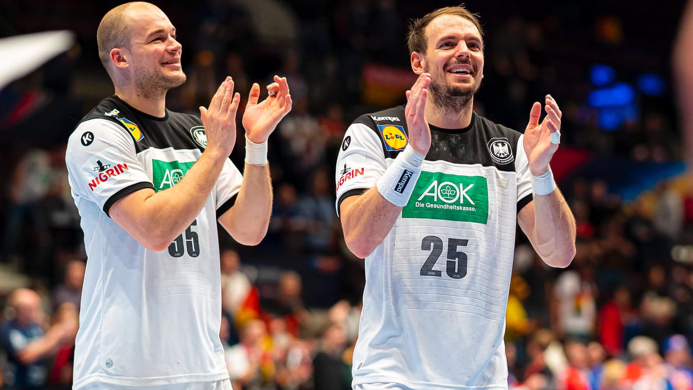 Machbare Gegner im Blick: Nationalspieler Drux (l.), Häfner und das DHB-Team.