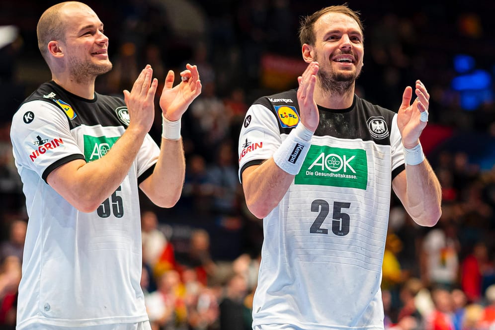 Machbare Gegner im Blick: Nationalspieler Drux (l.), Häfner und das DHB-Team.