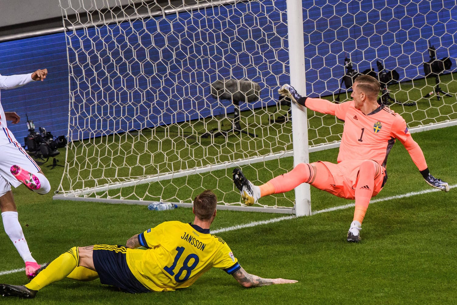 Schlüsselmoment: Mbappé (l.) trifft gegen Schweden.