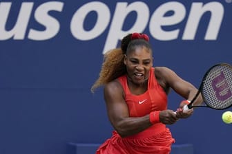 Serena Williams steht nach ihrem Sieg über Sloane Stephens im Achtelfinale der US Open.