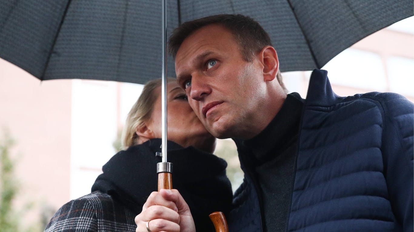 Alexej Nawalny mit Ehefrau Julia: Spezialisten haben keinen Zweifel an der Vergiftung des Kreml-Kritikers.