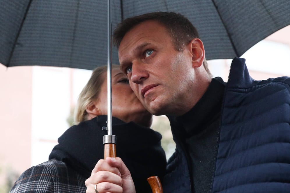 Alexej Nawalny mit Ehefrau Julia: Spezialisten haben keinen Zweifel an der Vergiftung des Kreml-Kritikers.