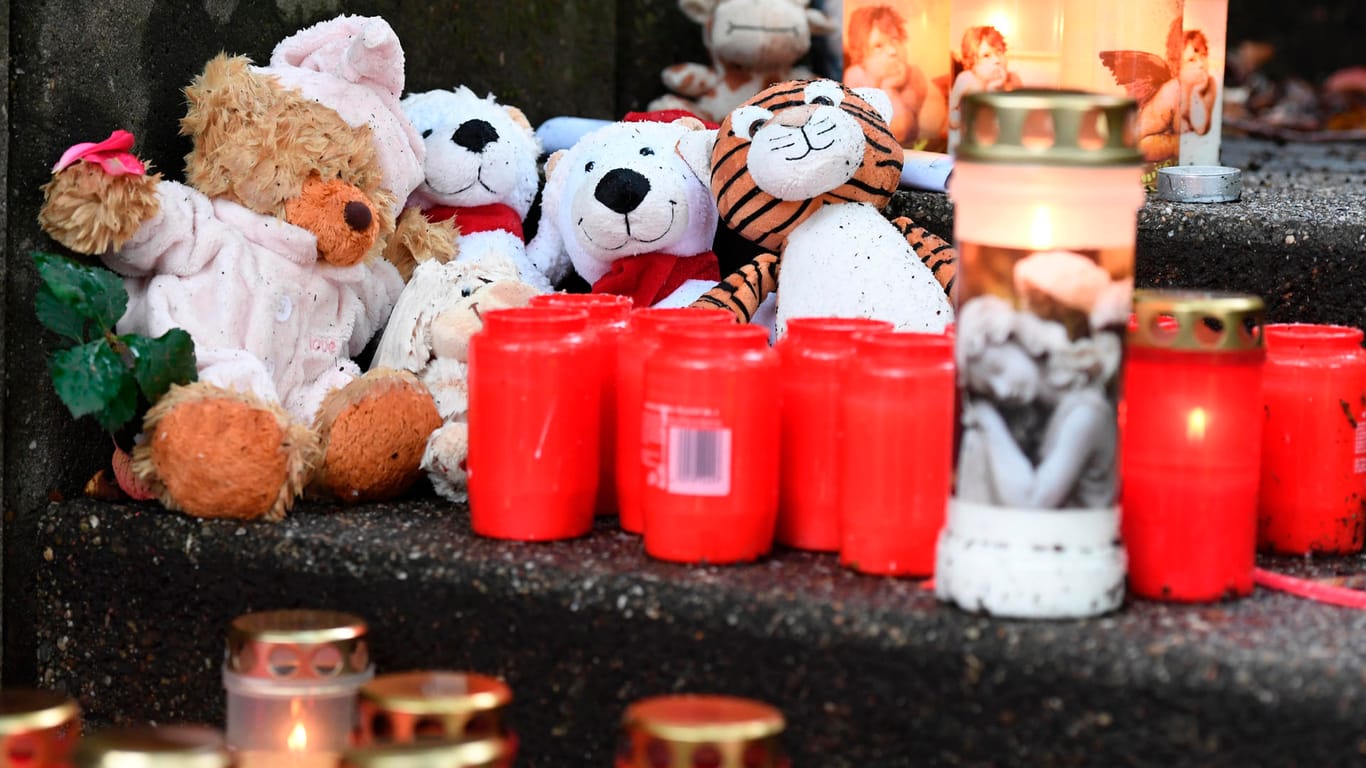 Trauer in Solingen: Nach dem Mord an fünf Kindern steht die Stadt bundesweit in den Schlagzeilen.