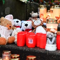 Trauer in Solingen: Nach dem Mord an fünf Kindern steht die Stadt bundesweit in den Schlagzeilen.