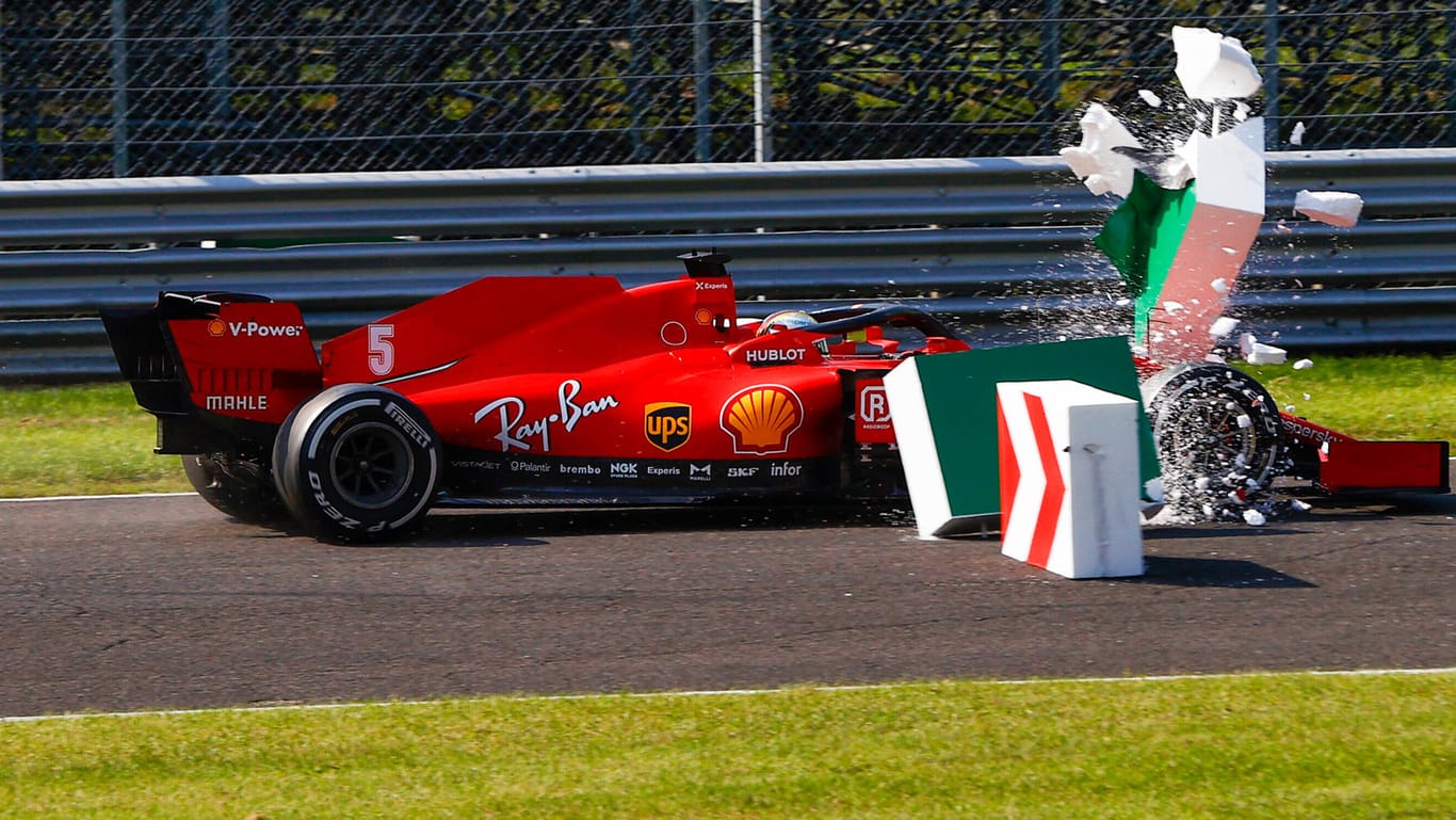 Bremse explodiert: Sebastian Vettel durchbricht eine Streckenbegrenzung beim Rennen in Monza.
