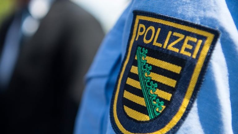 Das Logo der sächsischen Polizei (Symbolbild): Ein Retweet hat für Ärger gesorgt.