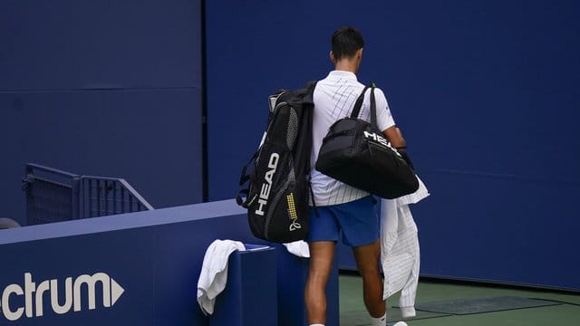 Novak Djokovic schied nach seiner Disqualifikation aus.