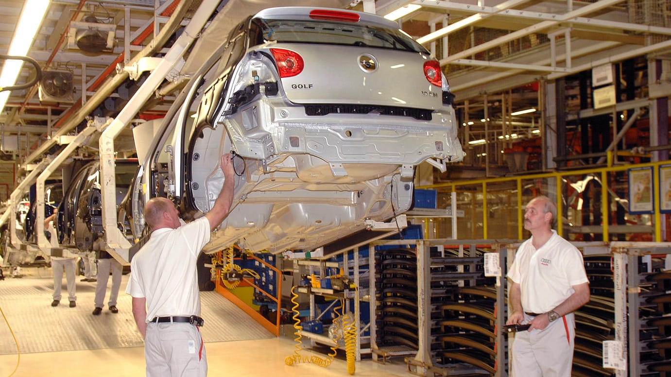 VW-Produktion (Archivbild): Die Autoindustrie galt lange als Motor des deutschen Wirtschaftswachstums. VW-Produktion (Archivbild): Die Autoindustrie galt lange als Motor des deutschen Wirtschaftswachstums.