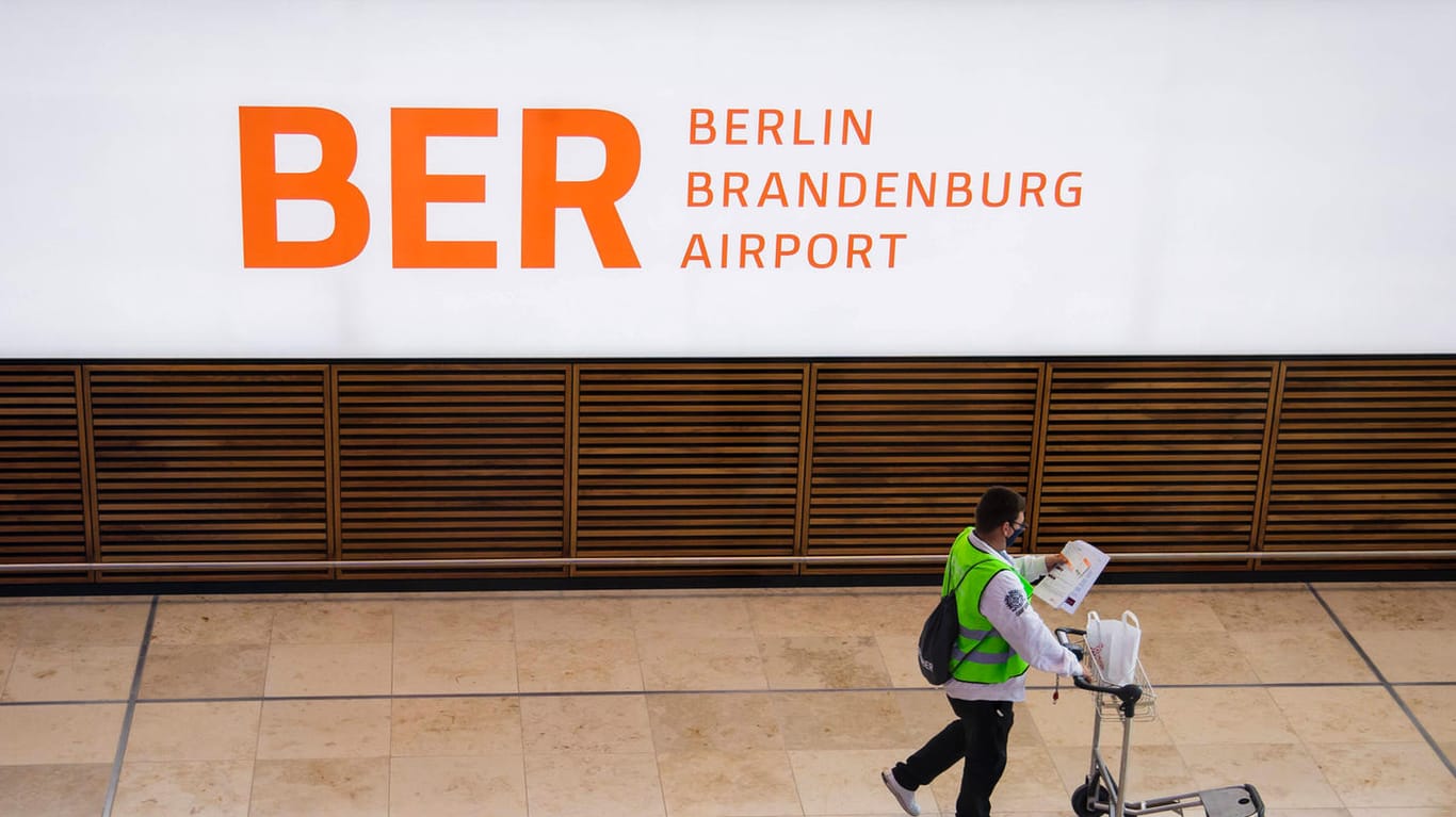 BER-Probebetrieb (Symbolbild): Die Betreibergesellschaft des Flughafens braucht dringend Geld.