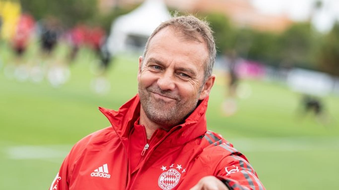Bittet sein Team wieder zum Training: Bayern-Coach Hansi Flick.