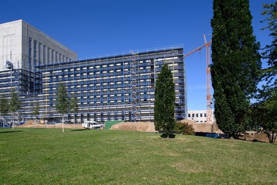 In der neuen Uni-Bibliothek und dem dazugehörigen Hörsaalzentrum der TU Bergakademie Freiberg sollen auch 480 Arbeitsplätze entstehen.