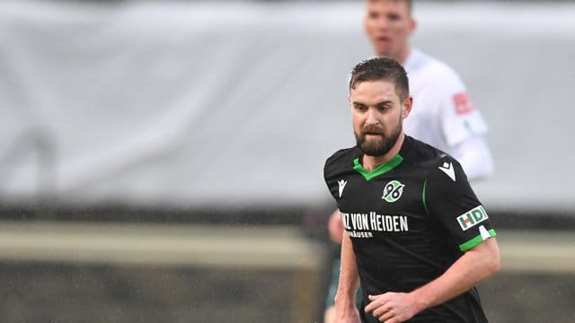 Hat bei Hannover 96 keine Vertragsverlängerung erhalten: Marc Stendera am Ball. Hat bei Hannover 96 keine Vertragsverlängerung erhalten: Marc Stendera am Ball.