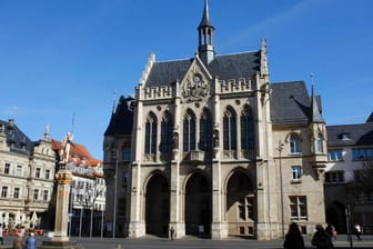 Das Erfurter Rathaus: Die Stadt will ein Zeichen gegen Diskriminierungen und Rassismus setzen.