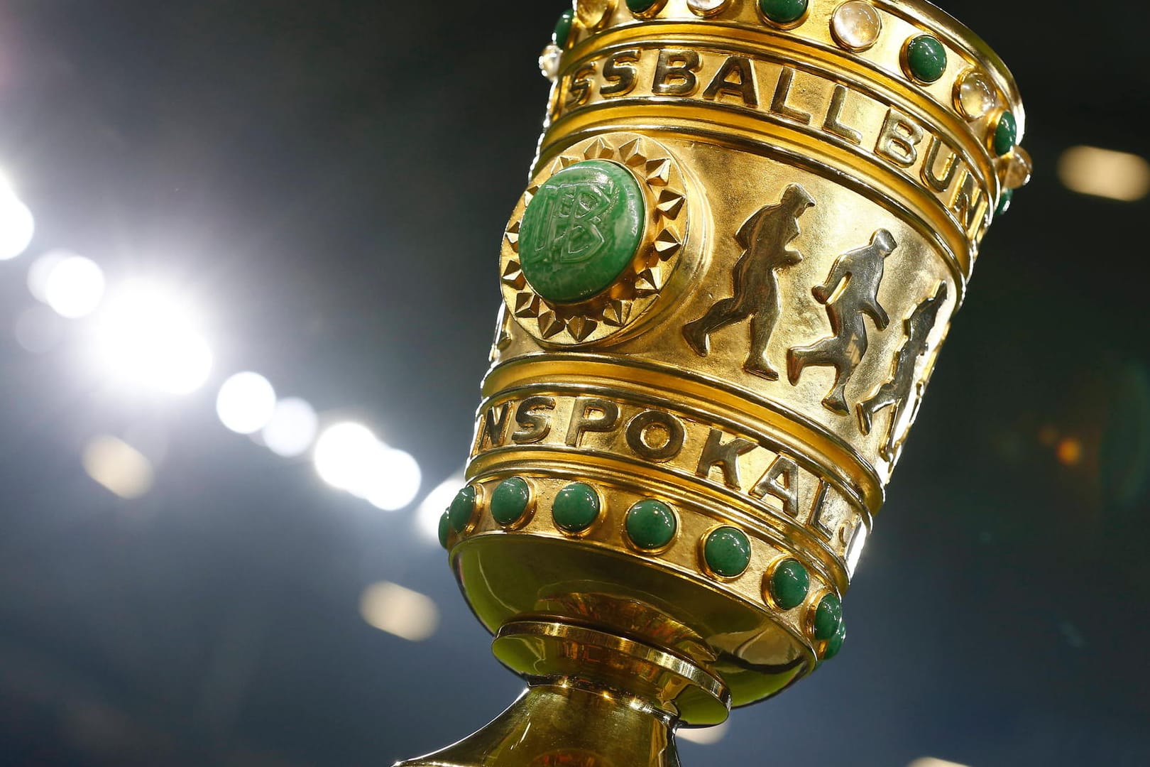 DFB-Pokal-Trophäe: Die erste Runde findet vom 11. bis 14. September statt.