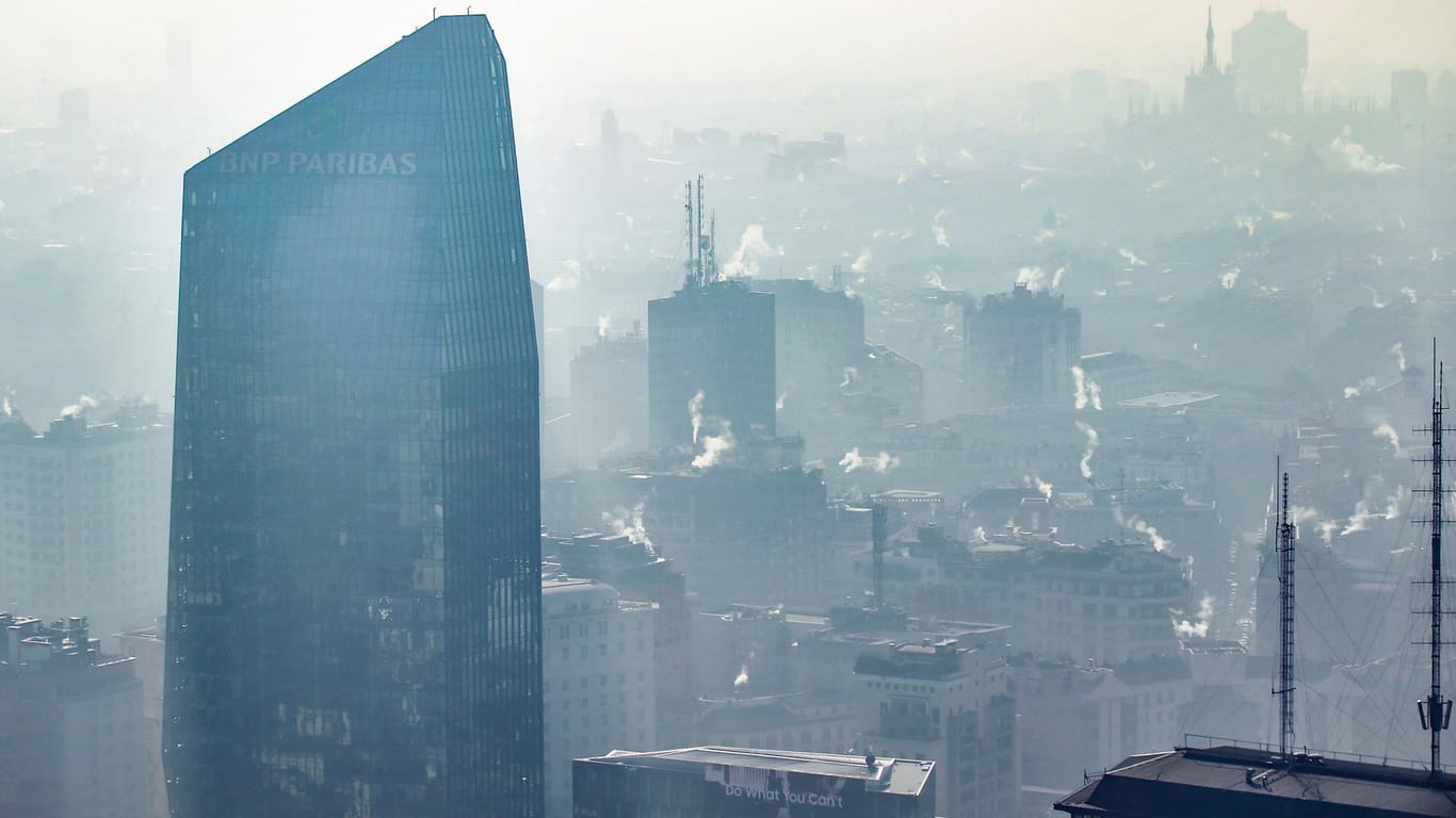 Luftverschmutzung in Mailand: Viele Menschen in Städten leiden an den Folgen von Umweltverschmutzung.