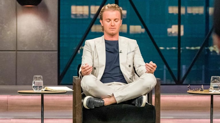 "Not less but better": Neu-Löwe Nico Rosberg meditiert mit der Trainingsapp für mehr digitale Achtsamkeit.