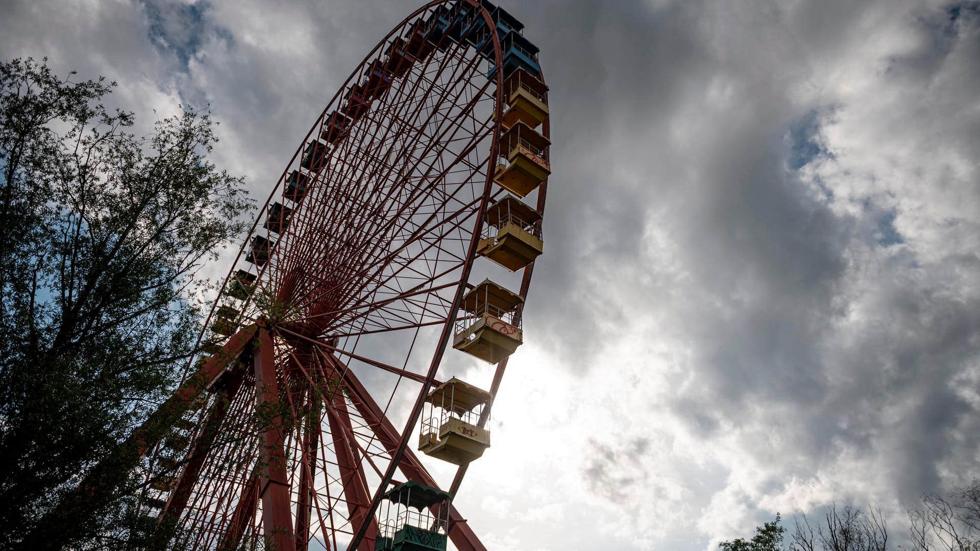 Spreepark im Das Riesenrad im Spreepark: Die Szenerie im Plänterwald zieht Fotografen an.